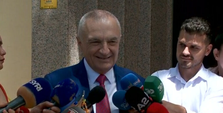 Presidenti Meta vizitë te KMSH për Kurban Bajramin dhe ka një mesazh për politikanët