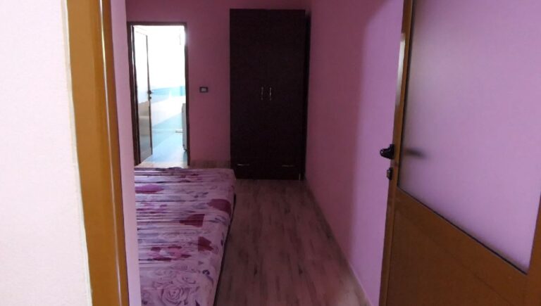 Ngjarje e rëndë në Elbasan! 37-vjeçari vret me thikë nënën e dy fëmijëve, detajet