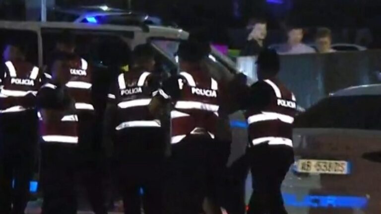 Trazira në “Air Albania”, tifozët boshnjakë edhe pse fituan godasin policinë (VIDEO)