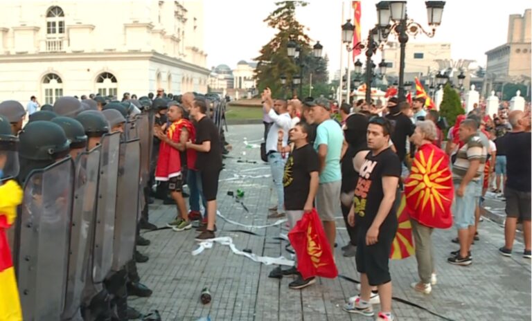 Nisin sërish protestat në Shkup, qytetarët dalin në shesh kundër propozimit francez