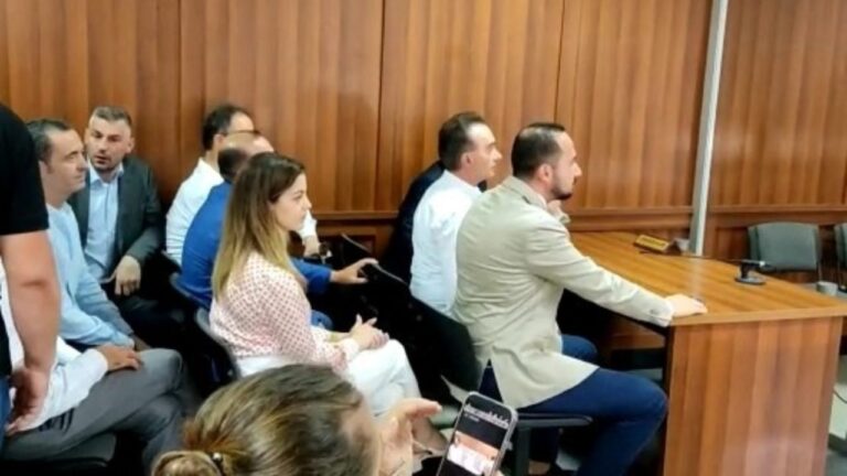 Shtyhet seanca ndaj Salianjit, reagon deputeti: Me 1100% jam i pafajshëm!