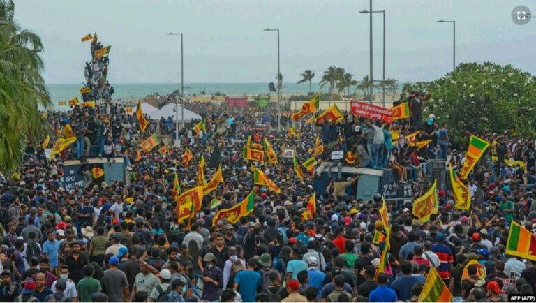 Protestuesit bllokojnë aeroportin, Presidenti në Sri Lanka tenton arratisjen përmes detit