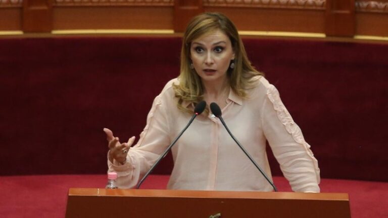 Jorida Tabaku përplaset me ministren e Financave: Je arrogante apo e paaftë?!