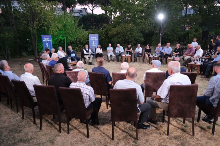 Berisha takim me intelektualë dhe të përndjekur politik: Enver Hoxha ishte Hitleri shqiptar