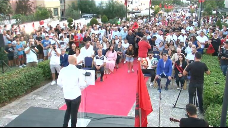 Florian Marku merr titullin ”Qytetar Nderi” në Lushnje