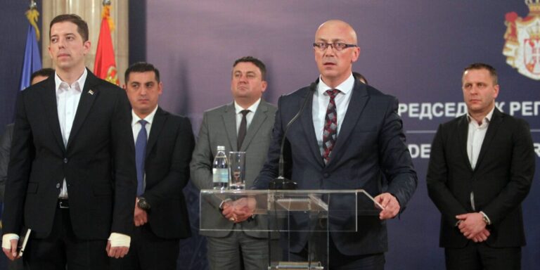 ”Po mbron bandat kriminale”, qeveria e Kosovës akuzon Listën Serbe