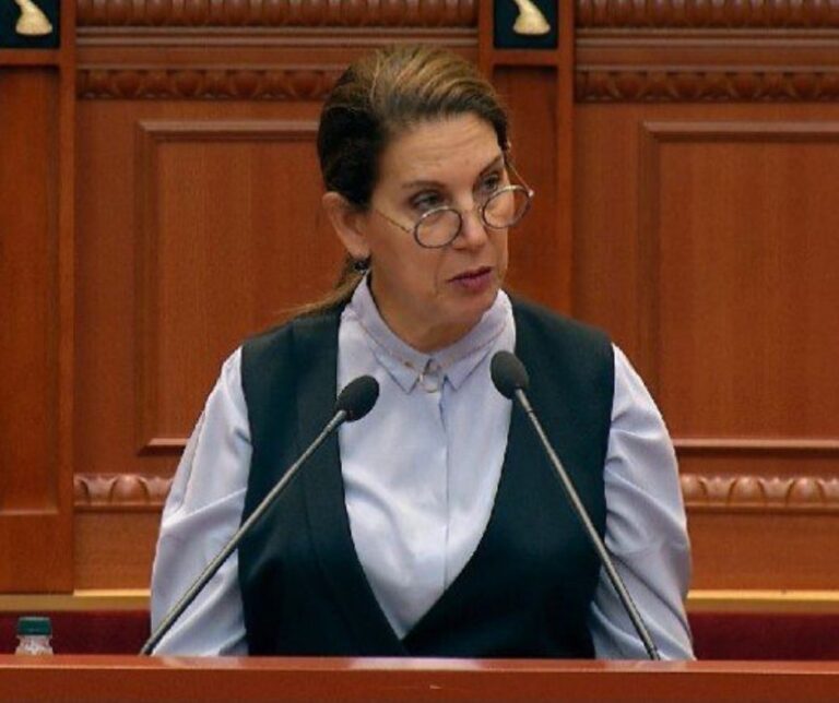 Ministrja Kumbaro: Kufijtë administrativë nuk duhet të pengojnë zhvillimin e territoreve