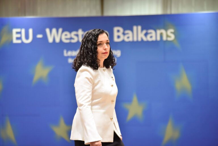 Presidentja Osmani: Dorëheqja e policëve serbë, rezultat i kërcënimeve nga Serbia