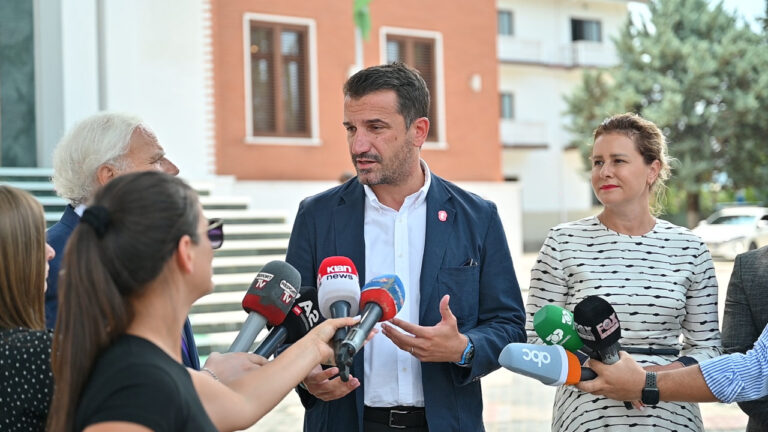 Veliaj: Kemi ndërtuar 40 shkolla të reja në Tiranë, rekord që i jep fund mësimit me dy turne