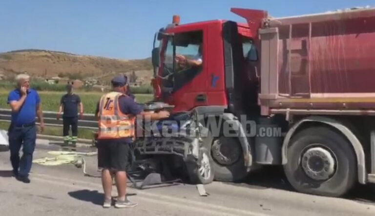 Djali që ishte kthyer nga Italia humbi jetën në aksidentin tragjik pak kilometra larg banesës, arrestohet shoferi i kamionit