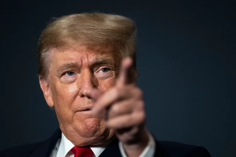 Tjetër padi kundër Donald Trump: “Menaxhim i keq i dokumenteve të klasifikuara”