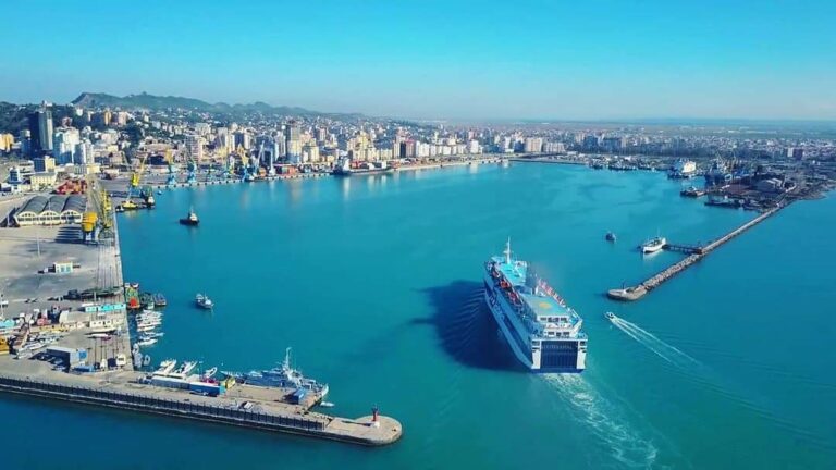 Tragetet e linjës Durrës-Bari dhe anasjelltas nisen sot