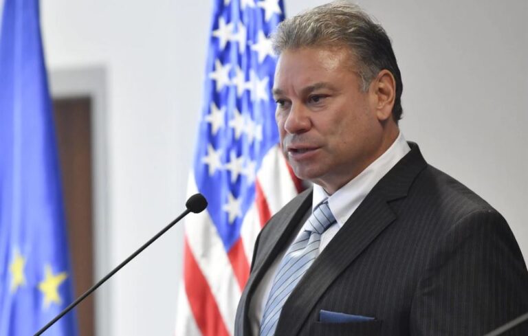 Escobar: Kosova të përmbushë kërkesat për targat dhe asociacionin e komunave me shumicë serbe