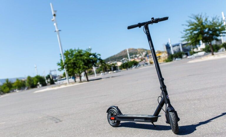 Ndalimi i monopatinave dhe motorëve elektrikë, Policia Rrugore del në terren: paralajmërime dhe bllokime