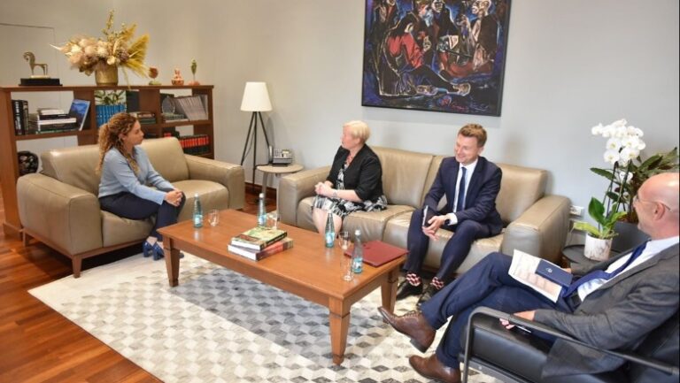 Olta Xhaçka takon ambasadoren e BE: Mirëpresim bashkëpunimin për të çuar përpara integrimin në Bashkimin Europian