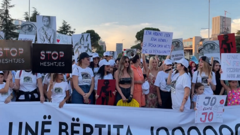 Solidaritet me Prishtinën, Tirana në protestë për abuzimin e 11-vjeçares: Stop heshtjes