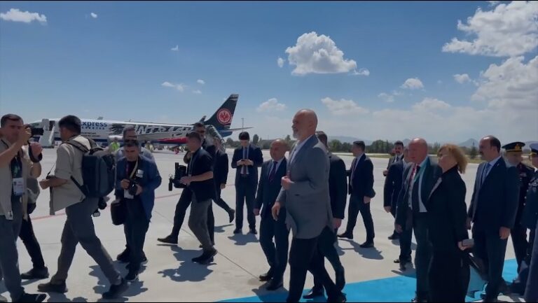Kryeministri Rama shkon në Turqi, me ftesë të Presidentit Rexhep Taip Erdogan