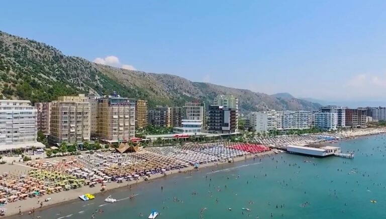 Kryeministri “zgjohet” në bregdetin e Shëngjinit: Model pastërtie falë punës së kryebashkiakut Pjerin Ndreu (VIDEO)