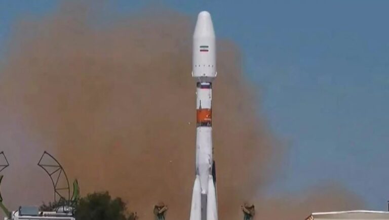 Rusia lëshon një satelit iranian në Hapësirë. A po kërkon të vëzhgojë Ukrainën?!