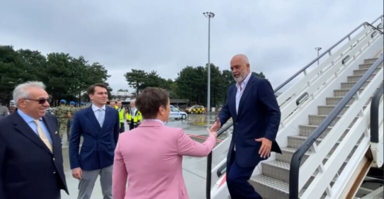 Samiti i “Ballkanit të Hapur”, Edi Rama mbërrin në Beograd