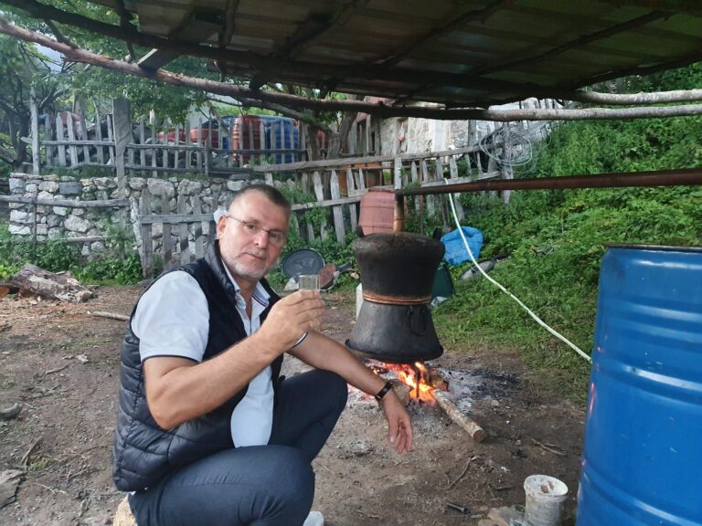 Muaj i rakisë dhe misrave të njomë