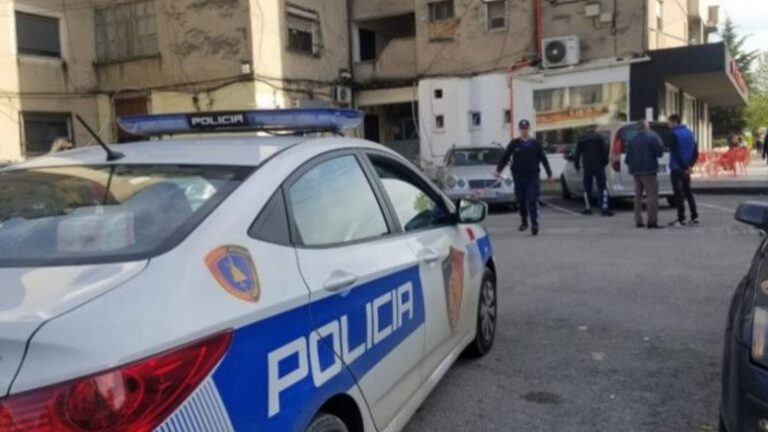 Dy vëllezër marrin peng një të mitur në Berat, dyshonin se u vodhi paratë