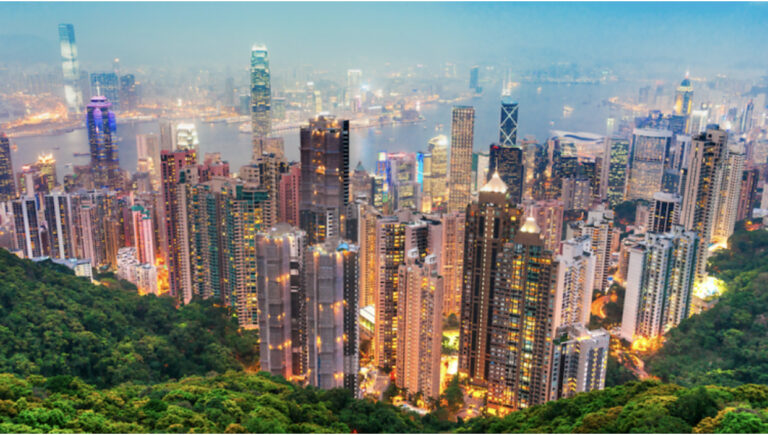 Hong Kong-u dhuron 500.000 bileta avioni falas