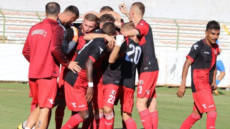 Flamurtari shënon dy gola në derbi dhe mban vendin e parë