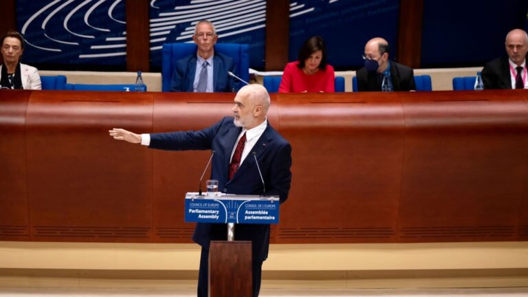 ”Një lajm i rremë mizor u bë raport”/ Rama në KiE: Akuzat ndaj UÇK-së për trafik organesh, fantazi e fabrikuar në Kremlin