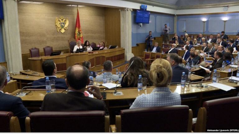 Parlamenti i Malit të Zi shkarkon dy ministra pro-perëndimorë