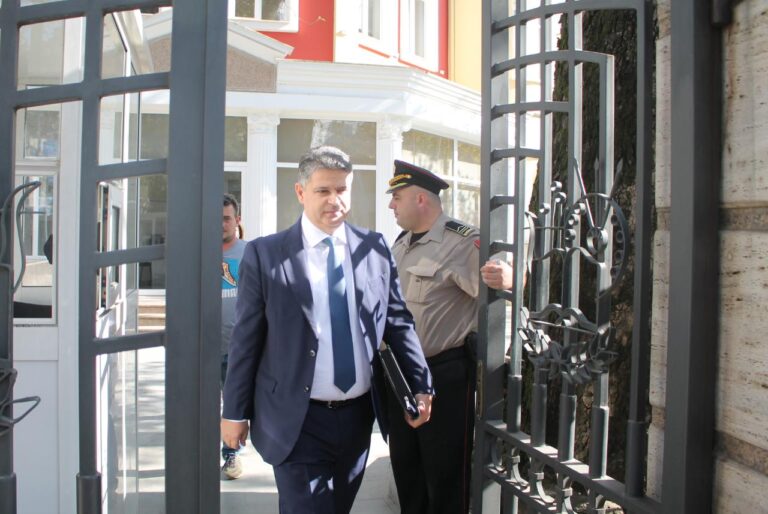 Gara për kreun e ri të SPAK-ut, kandidatura e parë është prokurori Adnan Xholi