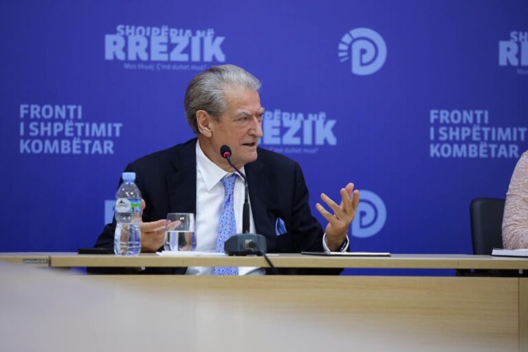 Rritet çmimi i naftës, Berisha: Protestë, protestë dhe vetëm protestë