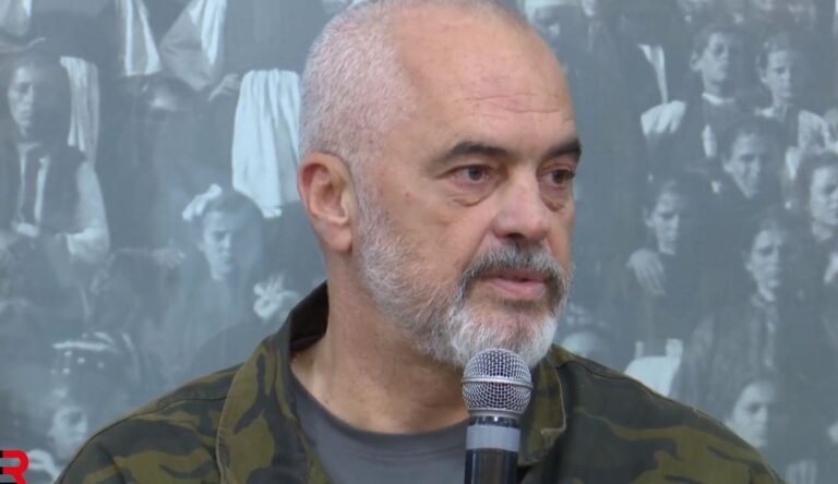 Ikja e rinisë nga Shqipëria/ Rama në Ersekë: E vetmja rrugë është puna në vend, s’ka formulë magjike