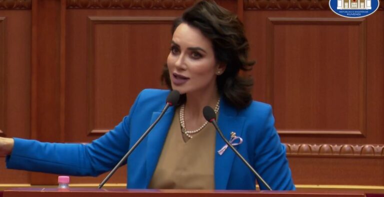 ”Pedagogu pagoi 60 mijë euro për kualifikime”, Grida Duma: Sot në Shqipëri merr pagë 550 euro