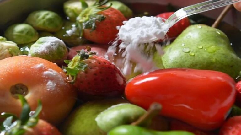 Soda e bukës largon 96% të pesticideve toksike nga frutat dhe perimet