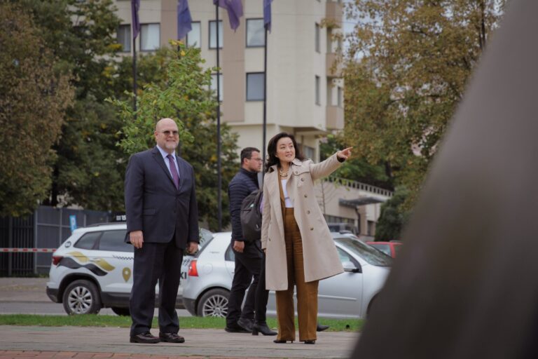 Yuri Kim në Kosovë, ambasadori amerikan i tregon Prishtinën