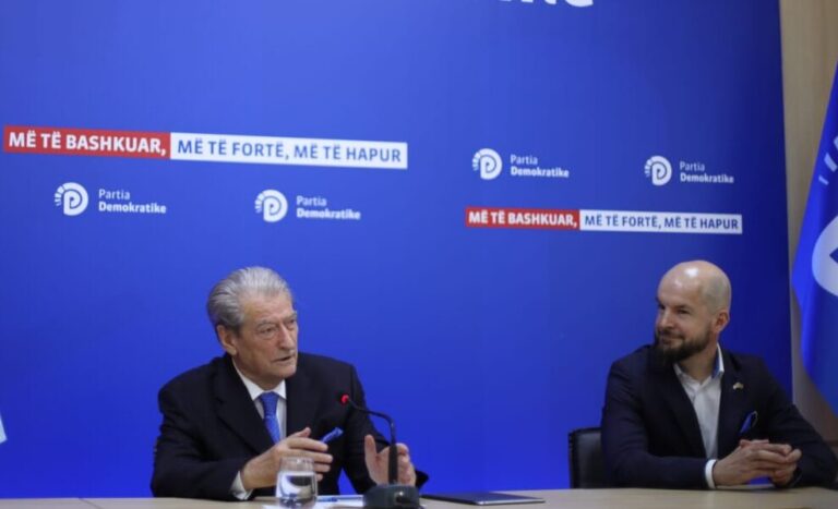 ”Sali Berisha një burrë i plagosur pa të drejtë”, Lela: Ka nevojë që t’i nxjerrë frikën popullit