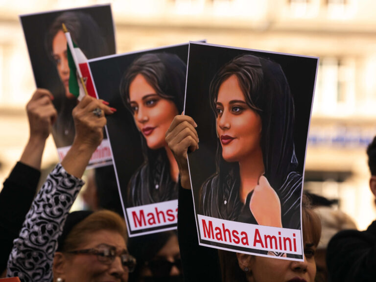 Irani: Mahsa Amini vdiq nga sëmundja, jo nga goditjet në kokë