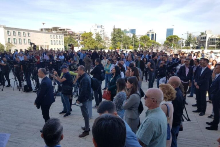 Pedagogët sërish në protestë: Na rrisni pagat!