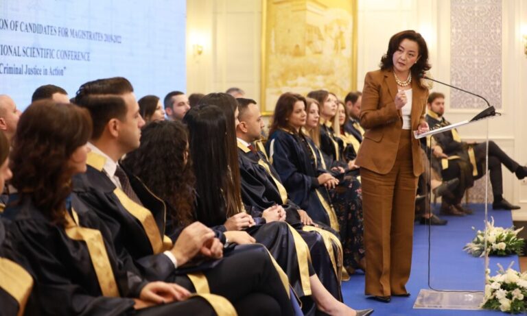 Kronikë/ Yuri Kim thirrje të rinjve: Bëhuni shpresë për vendin dhe kurrë mos u dorëzoni