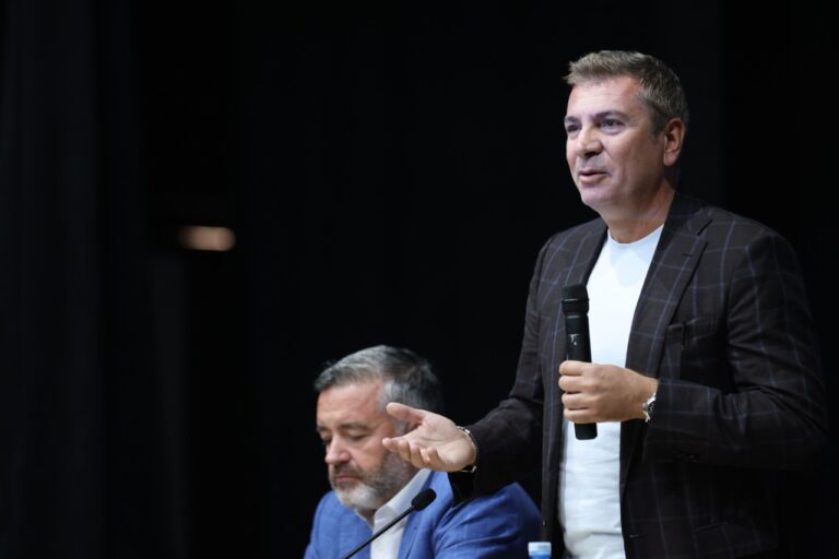 Gjiknuri prezanton Klosin si drejtues politik në Vlorë: Ahmetaj u ftua, por kishte anagazhime