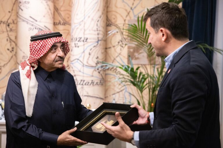 Veliaj pret kreun e ”Qatar Charity”: Mirënjohje për mbështetjen në ditët pas tërmetit dhe investimet në arsim