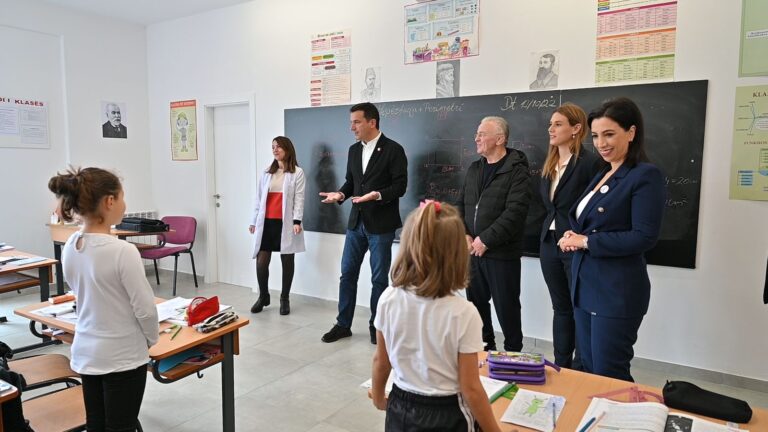 Përurohen shkollat ”Nënë Tereza” dhe ”John F. Kennedy”, Veliaj: Një kampus që ndryshon imazhin dhe ekonominë e Kodër Kamzës