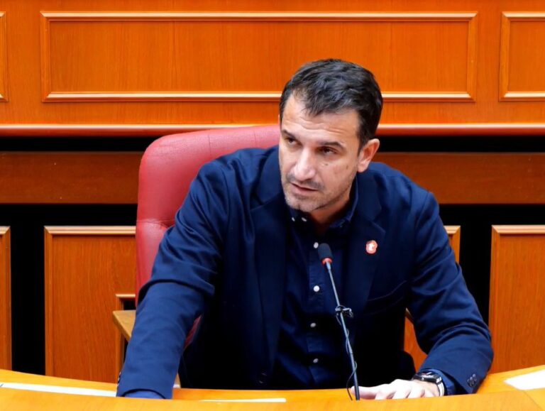 Rritja e çmimeve, Veliaj-studentëve: Abone falas dhe subvencion 50% të tarifës së konvikteve