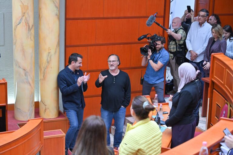 Jim Belushi në Tiranë/Veliaj: Më tregoi se pa një qytet të ndryshuar në mënyrë të paimagjinueshme