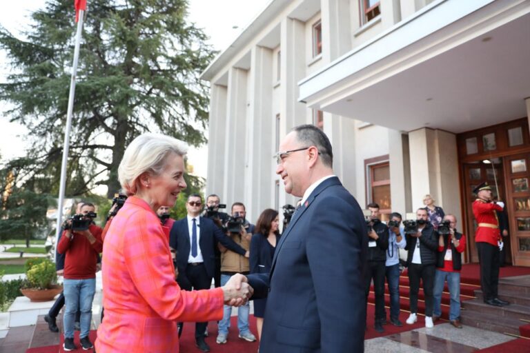Presidenti Begaj pret Ursula von der Leyen: Shqipëria e vendosur për të vijuar me agjendën europiane