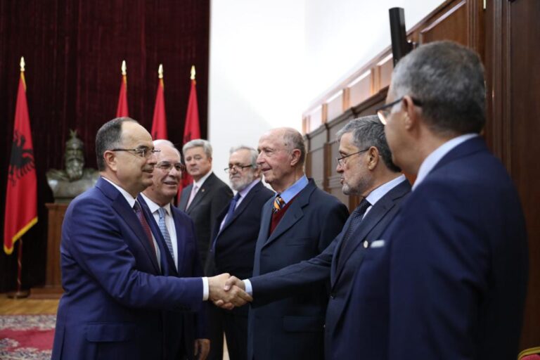 Presidenti Begaj mirëpret anëtarët e Akademisë së Shkencave dhe përfaqësues të akademive nga Europa
