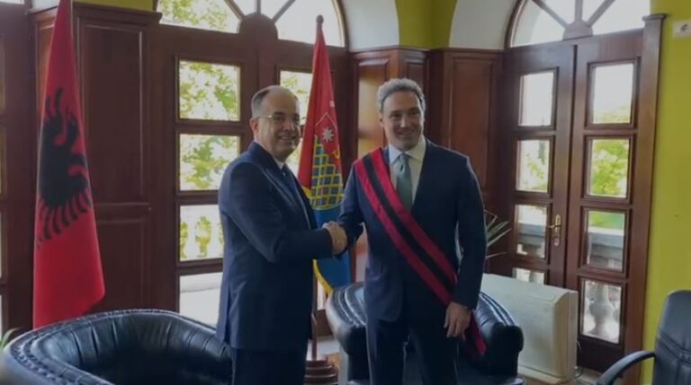 Presidenti Begaj vizitë në Shkodër, takon kreun e bashkisë, Bardh Spahia