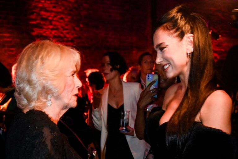 Ylli i popit, Dua Lipa takon ”mbretëreshën” e re të Britanisë