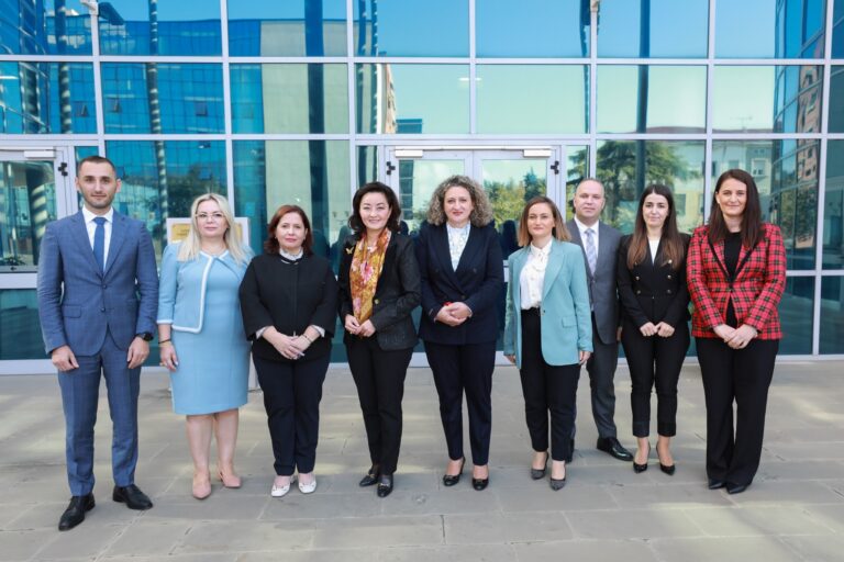Ambasadorja Yuri Kim shkon në Gjykatën e Posaçme të Apelit